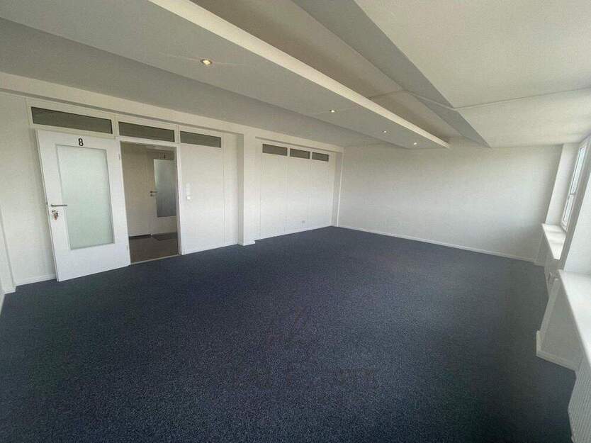 Gut belichteter 50 m² Büroraum im 5.OG in Rothenburgsort zimmer