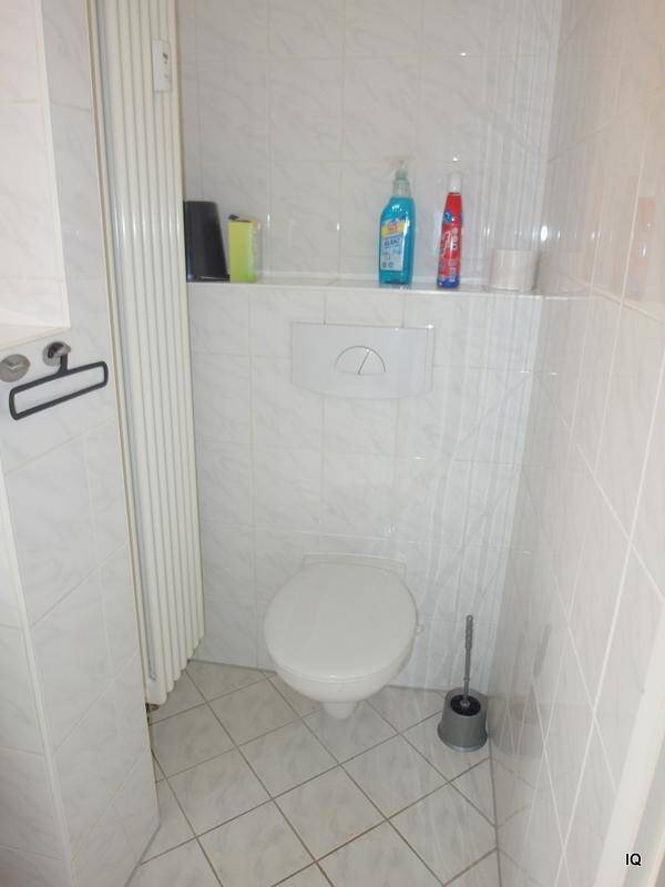 Ab Oktober 2025: Kleine SingleWohnung mit Balkon (Hofseite), Schlafecke, Laminatboden und Badewanne