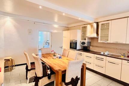 Haus Mönchengladbach Süd - 9 Zimmer, 205 m&sup2;, 2.500&euro; | Angebot:21381069