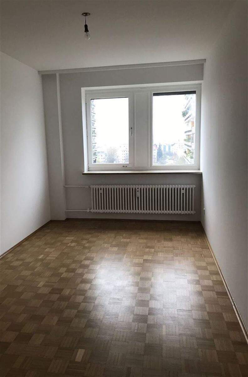 Schwabing ruhige 3,5 Zimmer Wohnung Küche Esszimmer 102m² Loggia, Parkett, komplett renoviert Aufzug 3 zimmer