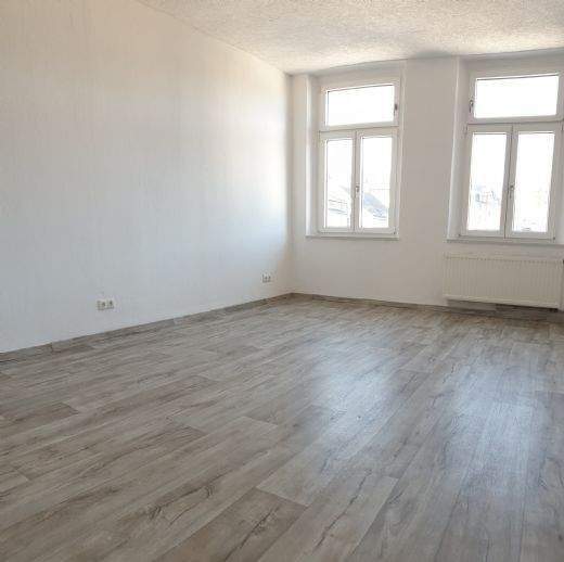Idividuell Wohnen mit Einbauküch im Altbau Charme mit Balkon 3 zimmer