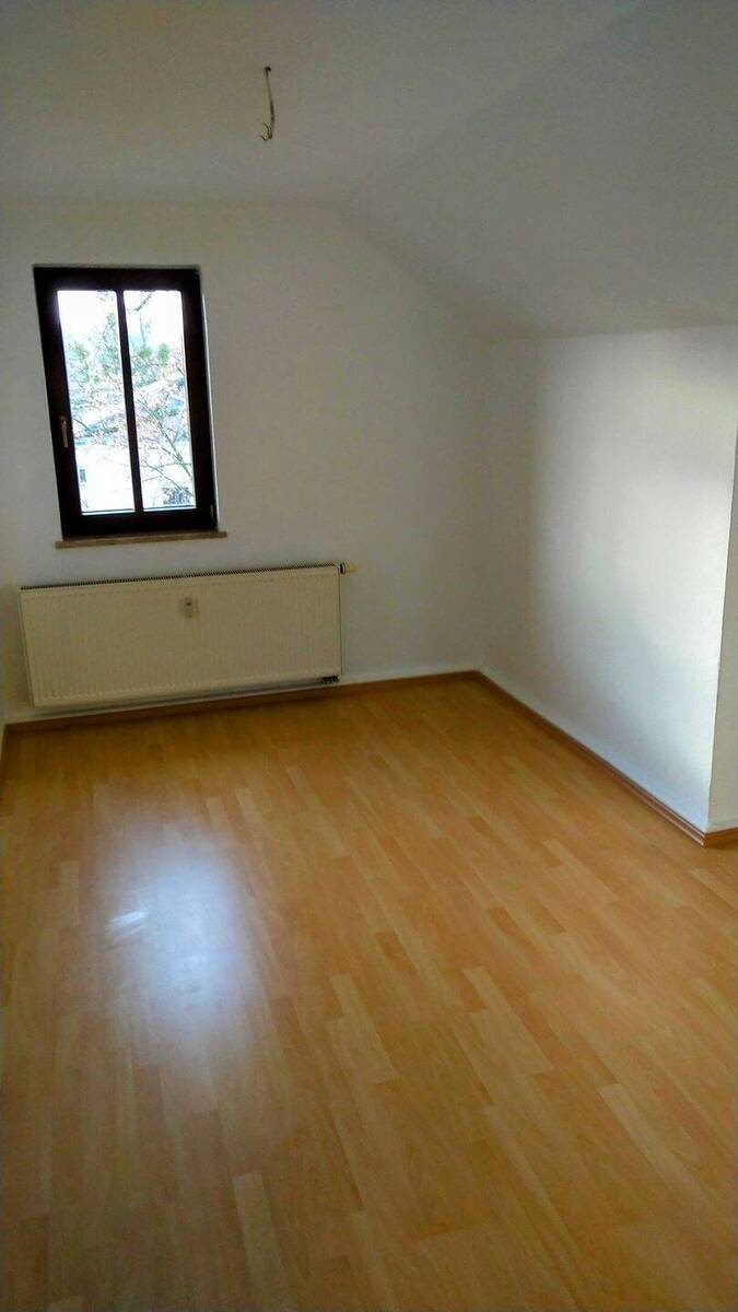 Wunderschöne Dachgeschoßwohnung in einem MFH in Heidenau zu vermieten 3 zimmer