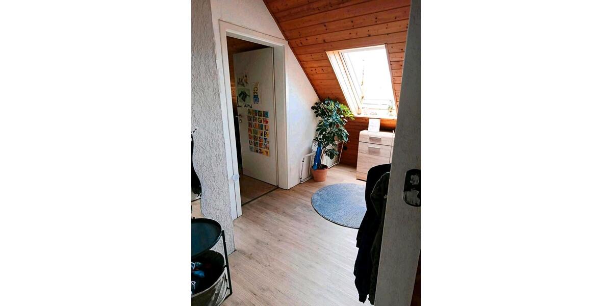 Dachgeschoßwohnung Wahrenholz - 3 Zimmer, 65 m&sup2;, 590&euro; | Angebot:26477625