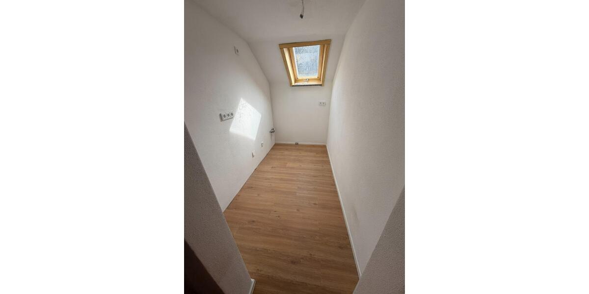 Dachgeschoßwohnung Neustadt an der Waldnaab - 3 Zimmer, 77 m&sup2;, 885&euro; | Angebot:25942921