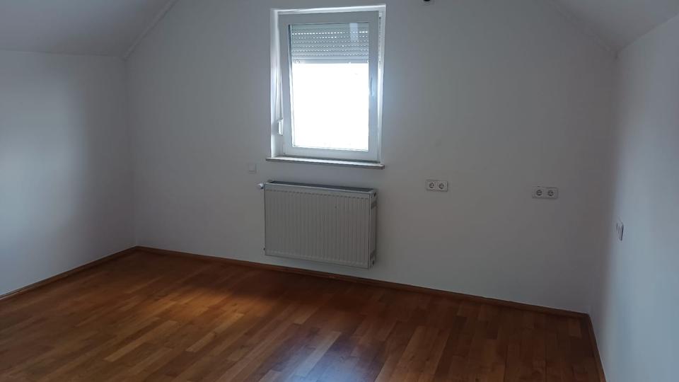 Dachgeschoßwohnung Feuchtwangen - 1.5 Zimmer, 44 m&sup2;, 410&euro; | Angebot:26241919