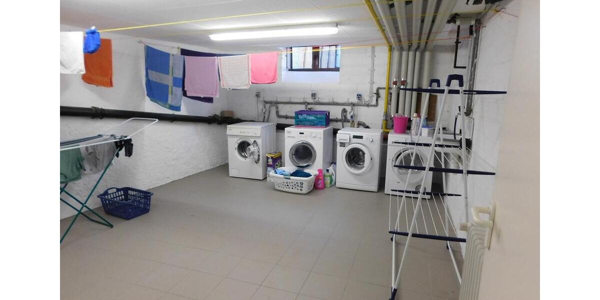 Sehr schöne Dachgeschosswohnung mit großem Balkon 2 zimmer