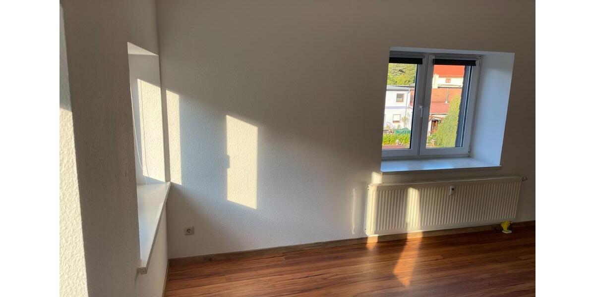 Dachgeschoßwohnung Altenburg - 2 Zimmer, 67 m&sup2;, 390&euro; | Angebot:23247617