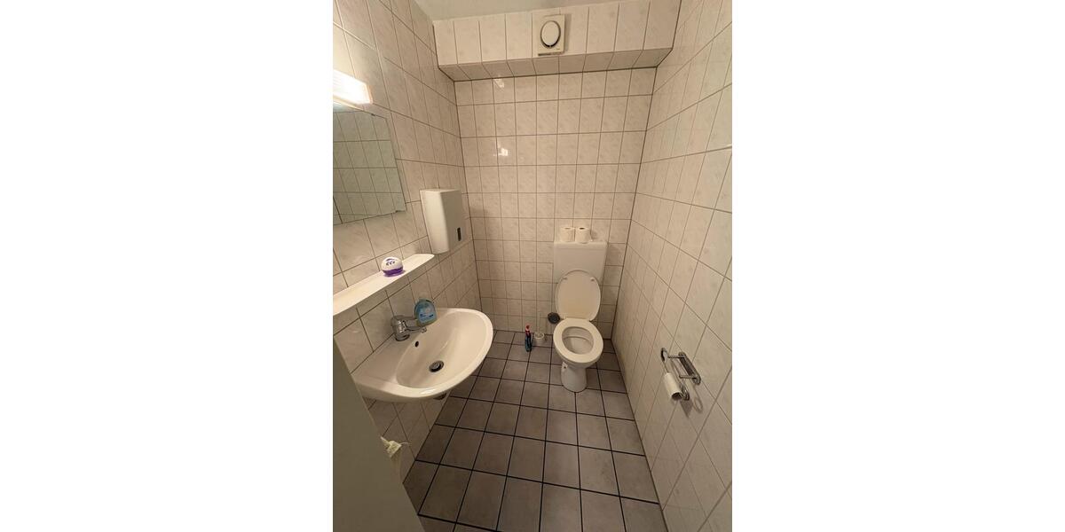 Gewerbehalle + 2 Wohnungen zimmer