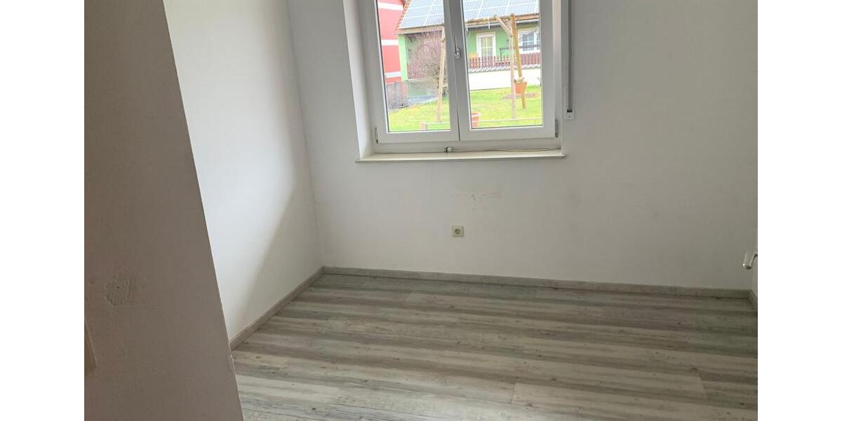 Etagenwohnung Oberviechtach - 3.5 Zimmer, 114 m&sup2;, 750&euro; | Angebot:26288339