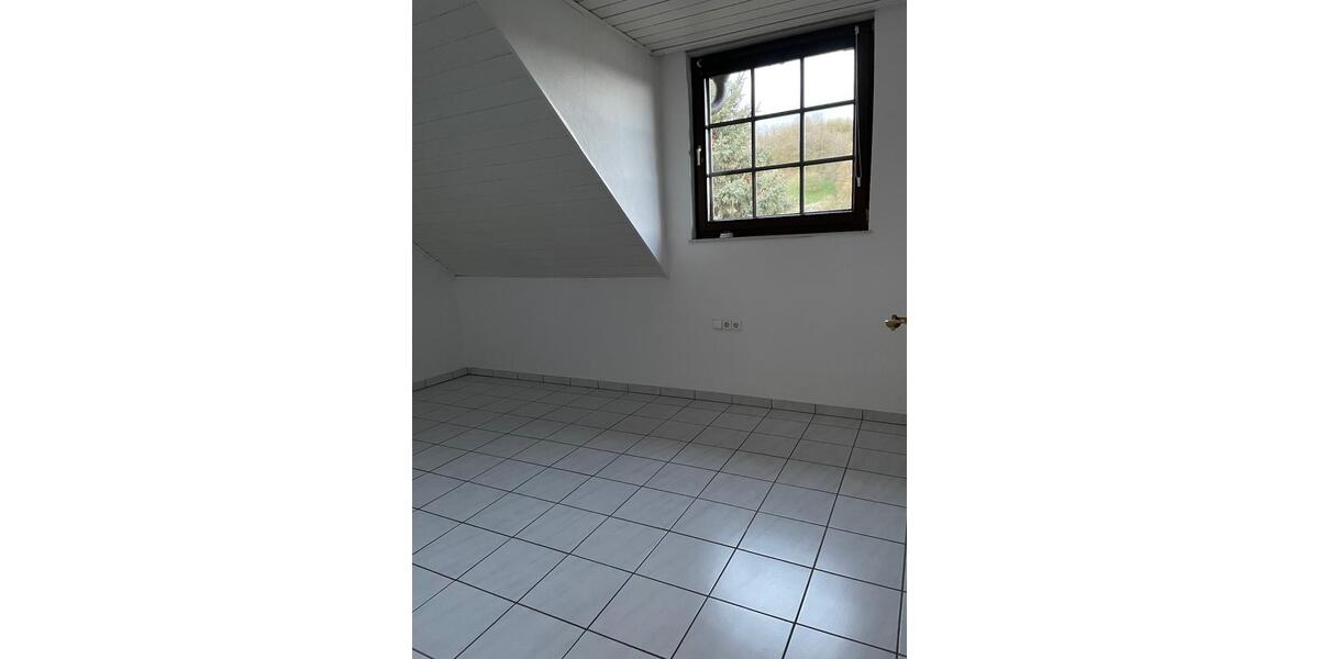 Dachgeschoßwohnung Gaugrehweiler - 3 Zimmer, 110 m&sup2;, 840&euro; | Angebot:25965351