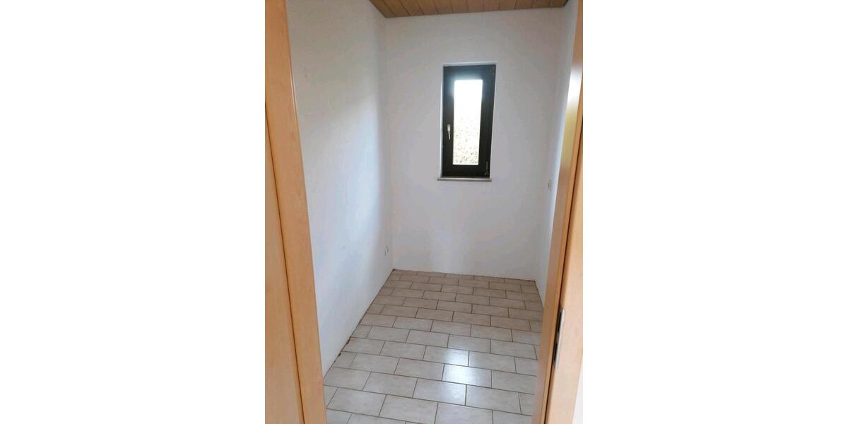 Einfamilienhaus Neuendettelsau - 5 Zimmer, 121 m&sup2;, 1.200&euro; | Angebot:24849175