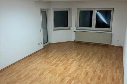 Helle 3,5-Zimmer-Wohnung mit Balkon (1. OG) –ab sofort bezugsfrei 3.5 zimmer