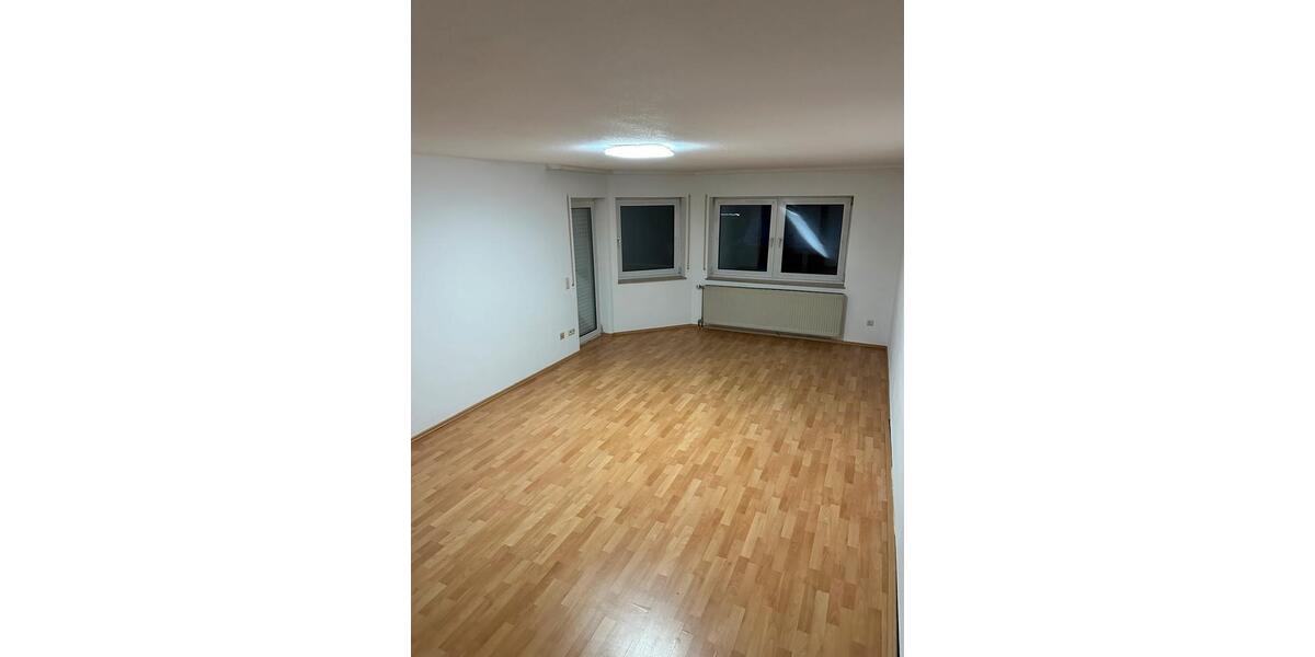 Helle 3,5-Zimmer-Wohnung mit Balkon (1. OG) –ab sofort bezugsfrei 3.5 zimmer