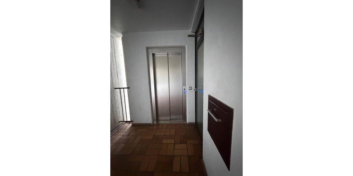 Etagenwohnung Wiesbaden Biebrich - 2 Zimmer, 65 m&sup2;, 1.300&euro; | Angebot:26547117