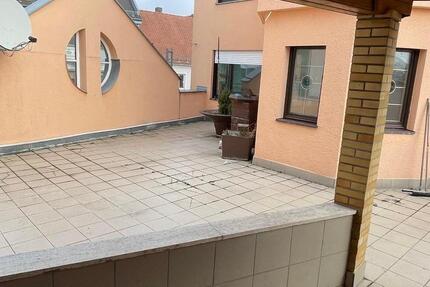 Viel Platz und eine Riesen Terasse mitten in Osterhofen 4 zimmer