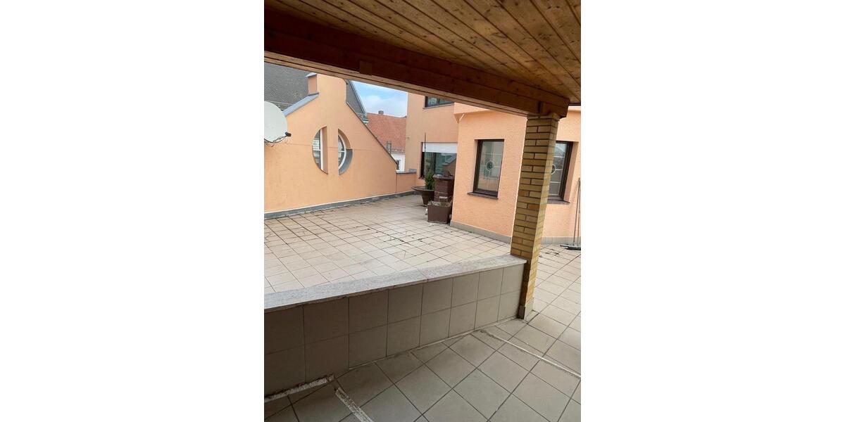 Viel Platz und eine Riesen Terasse mitten in Osterhofen 4 zimmer