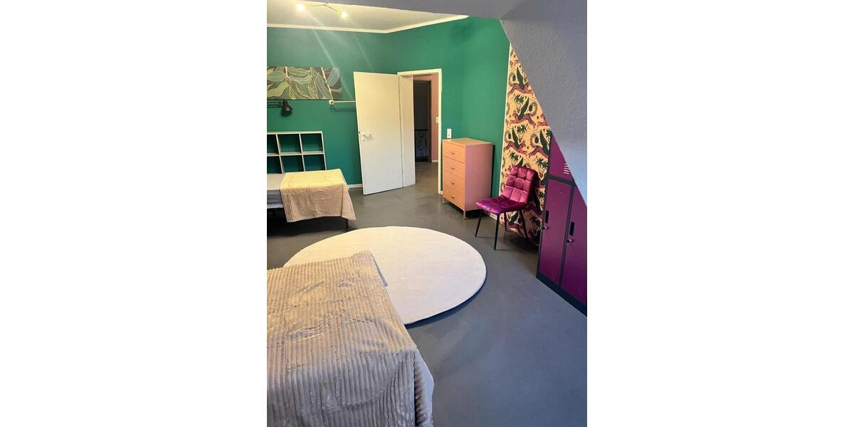 Dachgeschoßwohnung Frankfurt am Main Innenstadt 1 - 5 Zimmer, 140 m&sup2;, 2.200&euro; | Angebot:26264072