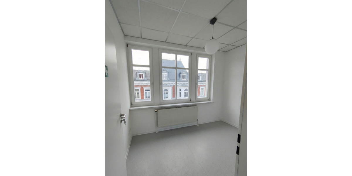 Etagenwohnung Neustrelitz - 5 Zimmer, 105 m&sup2;, 1.000&euro; | Angebot:24837711