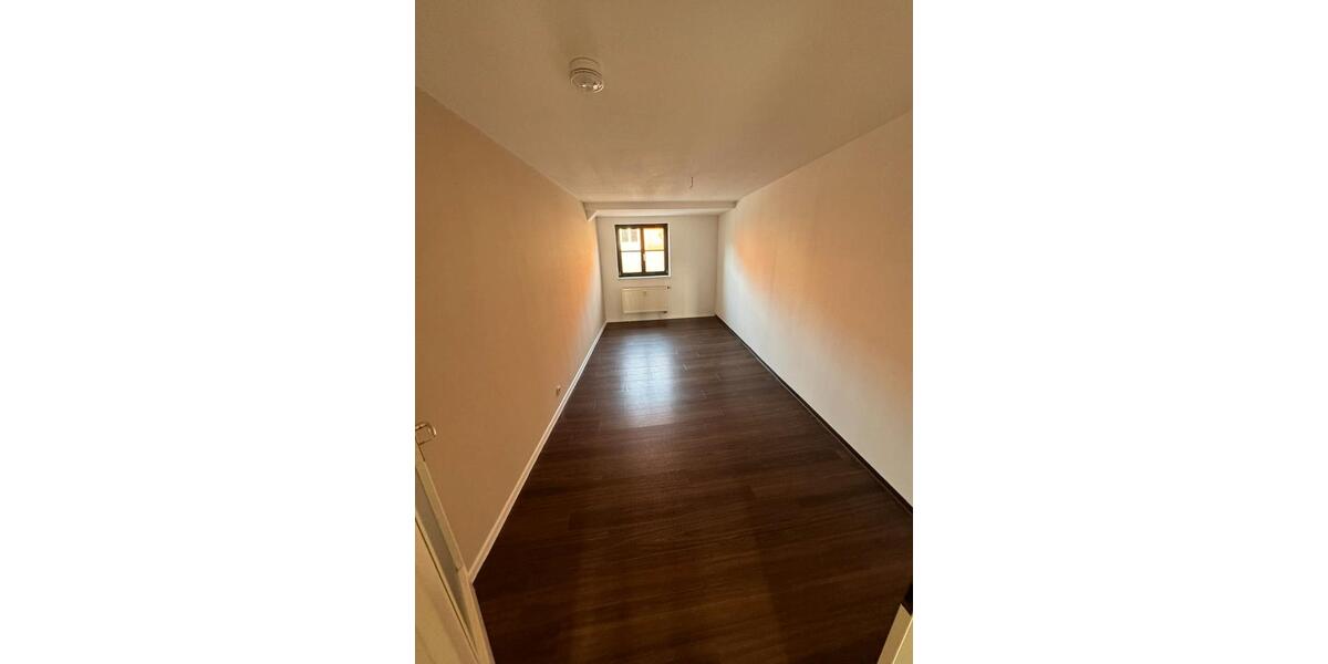 Dachgeschoßwohnung Freiberg - 2.5 Zimmer, 67 m&sup2;, 380&euro; | Angebot:26470199