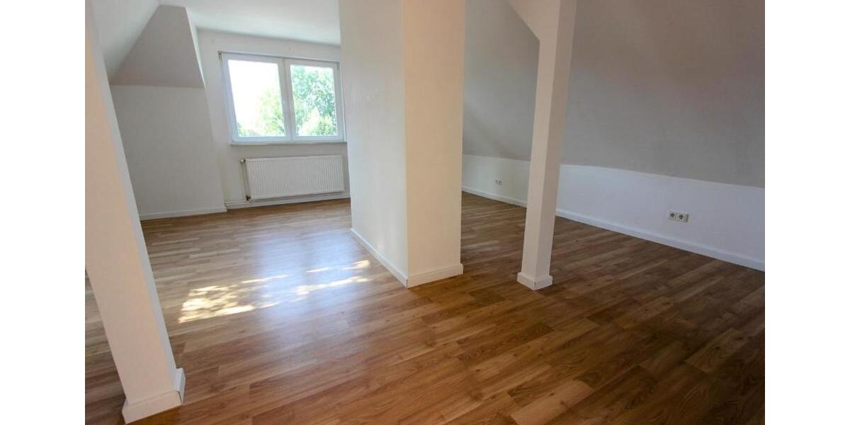 Dachgeschoßwohnung Wilhelmshaven - 3 Zimmer, 65 m&sup2;, 400&euro; | Angebot:26687655