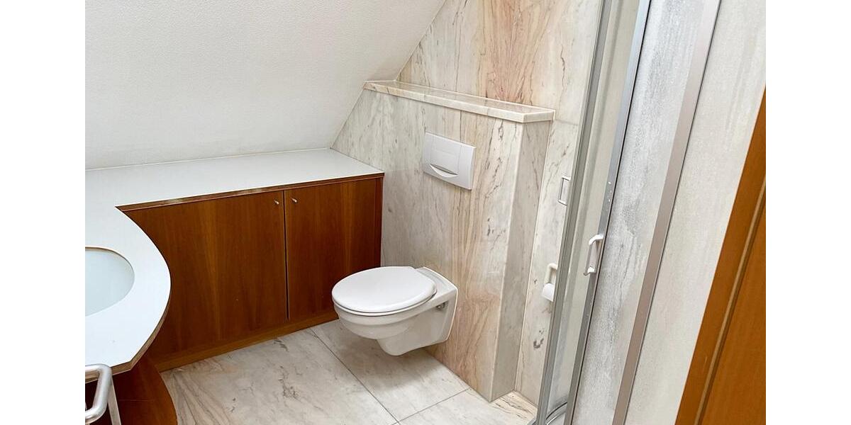 Dachgeschoßwohnung Itzehoe - 4 Zimmer, 122 m&sup2;, 990&euro; | Angebot:24534604