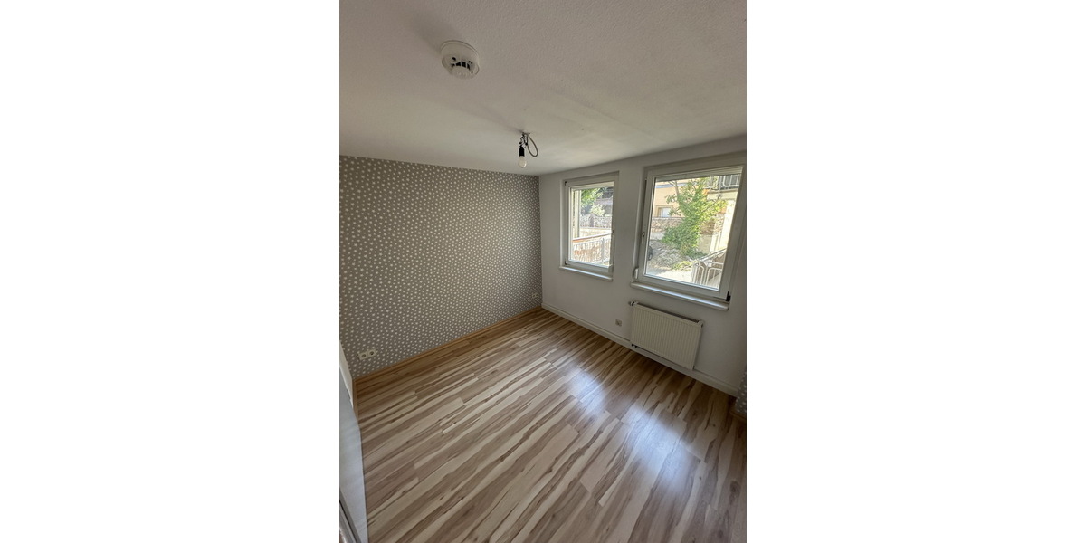 Geräumige 5-Zimmer-Wohnung mit Balkon - Etagenwohnung Gotha | Angebot:27400685