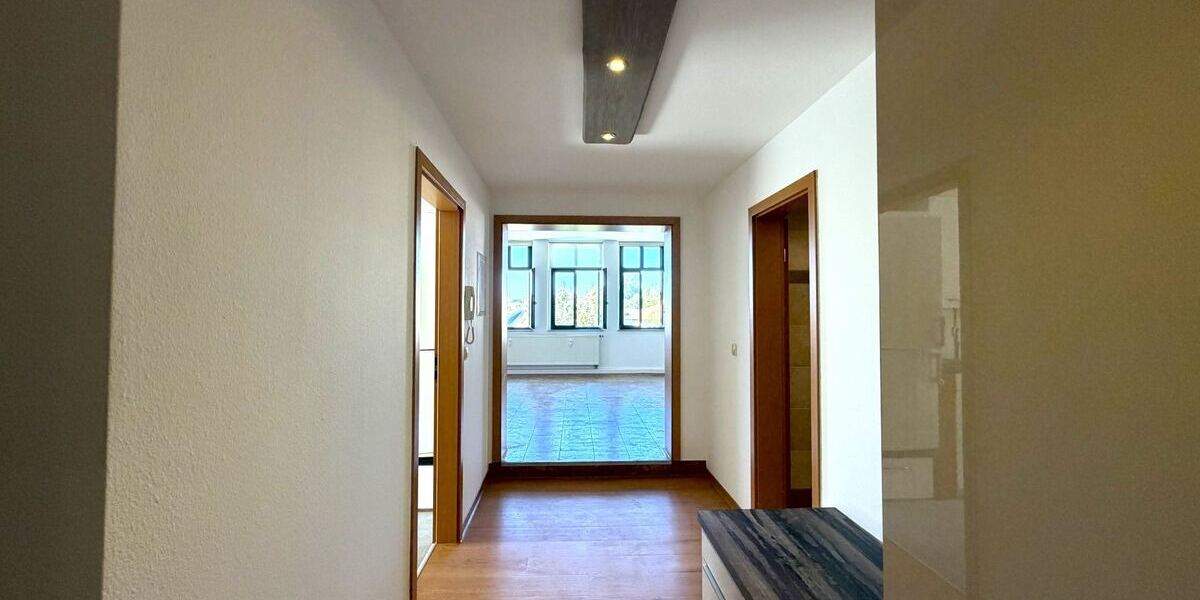 Zentral gelegene 3-Zimmer Wohnung im Dachgeschoss mit Einbauküche - Dachgeschoßwohnung Mittweida Rößgen | Angebot:27207669