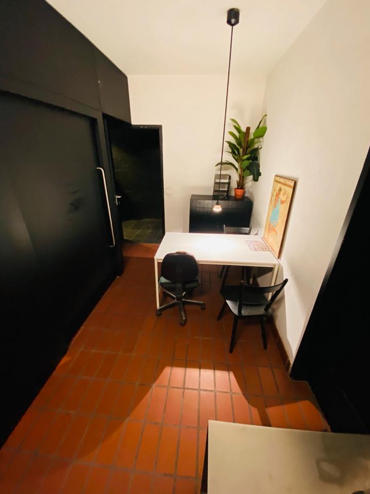 Büroraum mit Teeküche und separatem WC + Garderobe zimmer