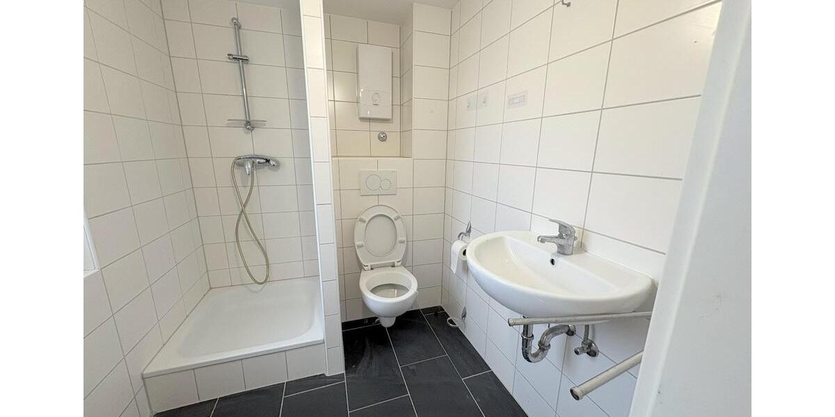 Dachgeschoßwohnung Saarbrücken West - 4 Zimmer, 116 m&sup2;, 1.100&euro; | Angebot:25064793