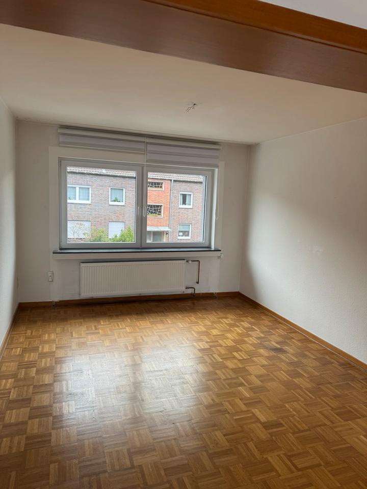 Helle 3 Zimmer großzügig geschnitten Wohnung in Schmachtdendorf zimmer