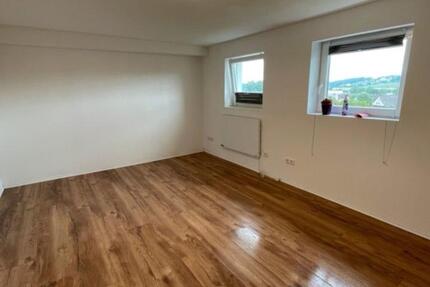 Großes Zimmer mit eigenem Bad in 3+1-WG mit riesigem Wohnzimmer 1 zimmer