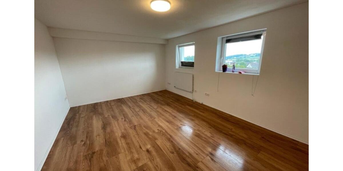 Großes Zimmer mit eigenem Bad in 3+1-WG mit riesigem Wohnzimmer 1 zimmer