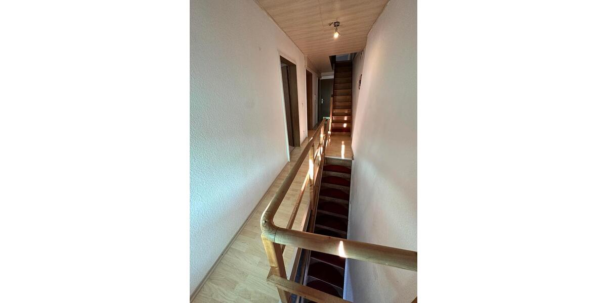 Etagenwohnung Eberstadt - 4 Zimmer, 100 m&sup2;, 1.290&euro; | Angebot:25989282