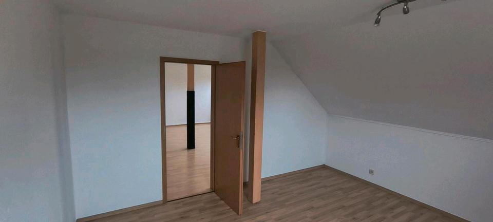 Dachgeschoßwohnung Friedeburg - 3 Zimmer, 100 m&sup2;, 620&euro; | Angebot:26125221