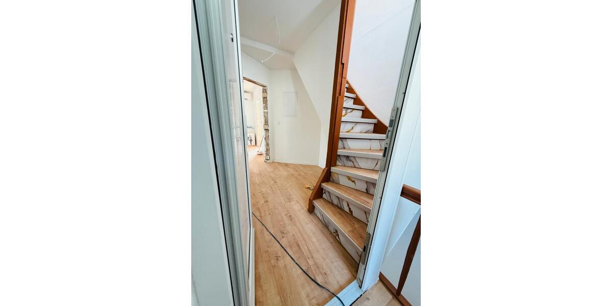 Dachgeschoßwohnung Vallendar - 4 Zimmer, 100 m&sup2;, 1.500&euro; | Angebot:25396427