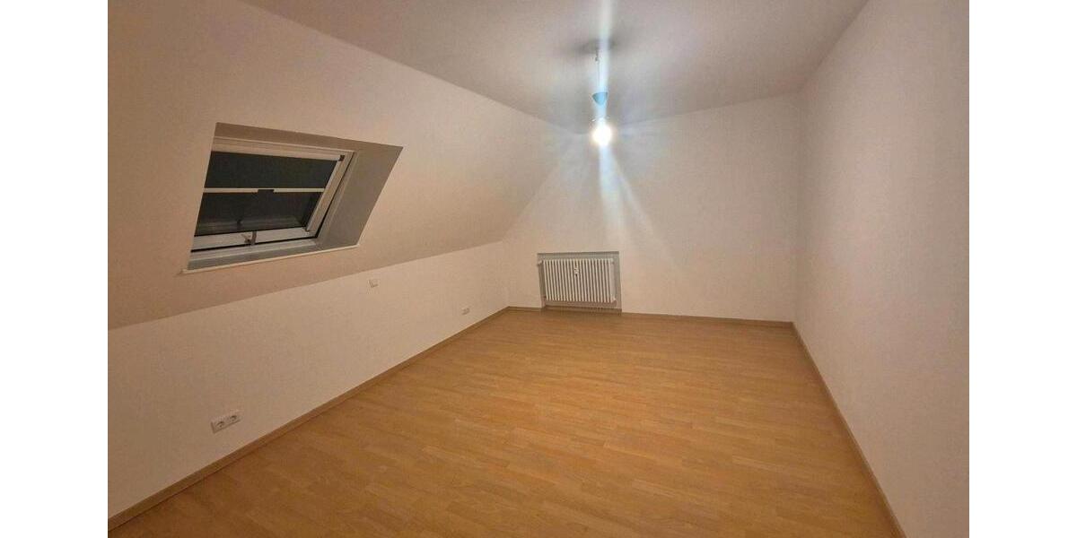 Dachgeschoßwohnung Haßfurt - 1 Zimmer, 65 m&sup2;, 645&euro; | Angebot:26000188