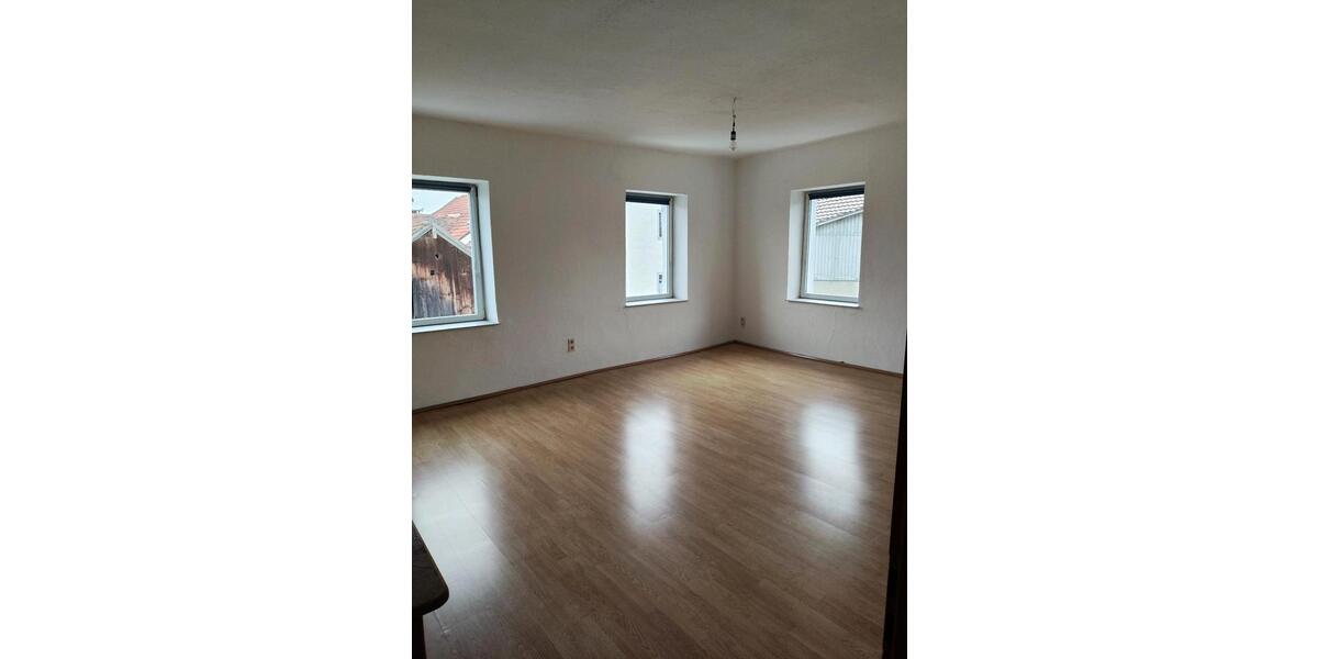 Etagenwohnung Hengersberg - 5 Zimmer, 140 m&sup2;, 550&euro; | Angebot:25918895