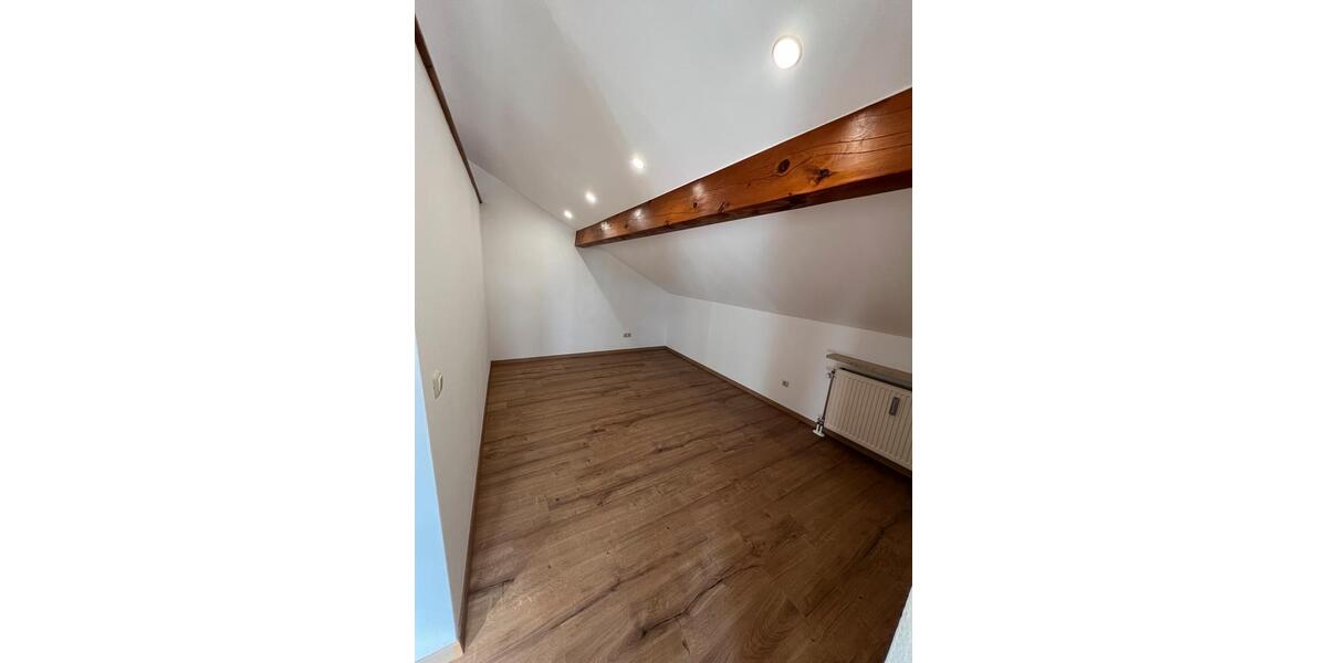 Dachgeschoßwohnung Schöllnach - 2 Zimmer, 60 m&sup2;, 600&euro; | Angebot:26465622