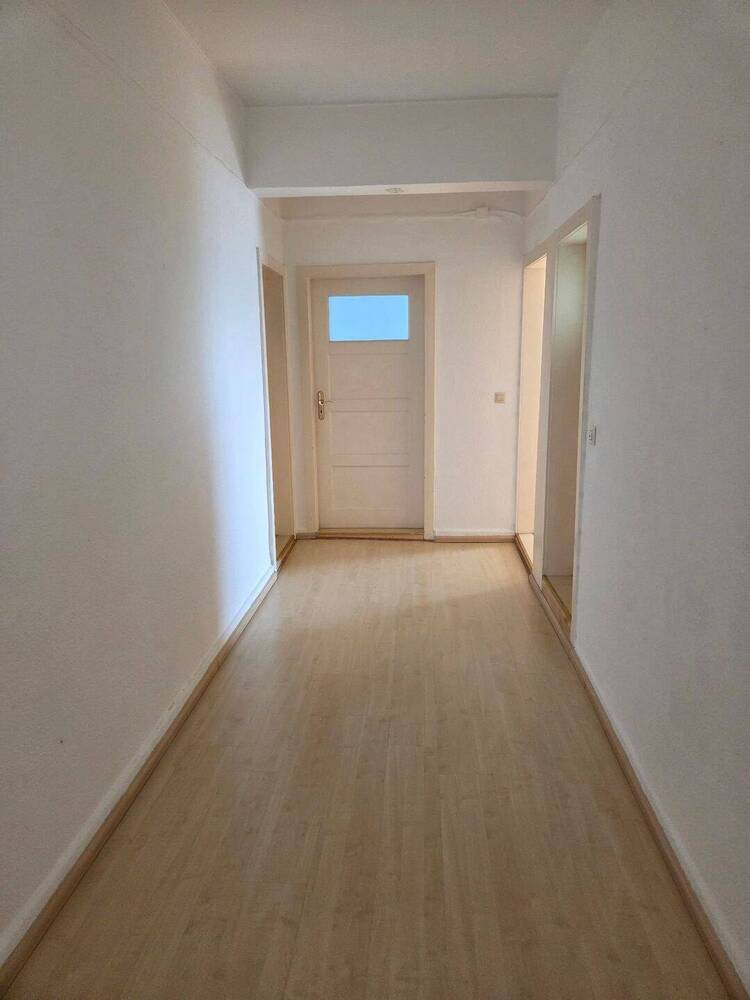 Große 3 Zimmer Wohnung mit Balkon und Einbauküche