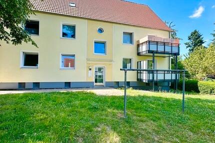 Garten inklusive! Hübsche 3,5-Zimmer-Wohnung mit großer Küche, Duschbad und neuem Balkon.