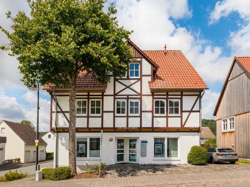 AUCH TEILBAR IM ERD- UND OBERGESCHOSS JE 95 m² - INNENSTADTLAGE UND MODERN AUSGESTATTET