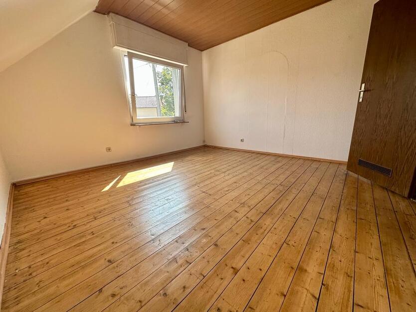3-Zimmer-Dachgeschoßwohnung in Heidesheim – Frei ab sofort!