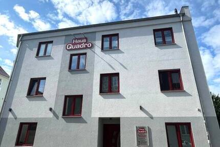 Terrasse! Renovierte 2-Raum Wohnung in zentraler Lage mit Fußbodenheizung und Küche