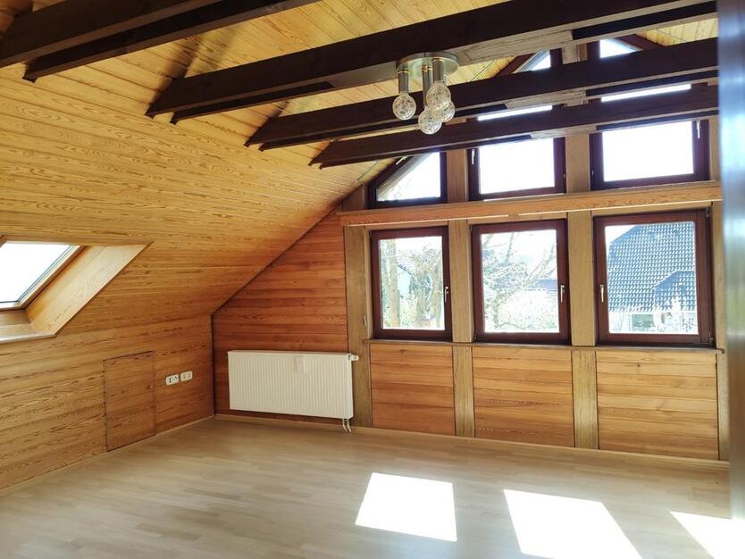 Helle 3-Zimmer Dachgeschoßwohnung ab 092025 zu vermieten