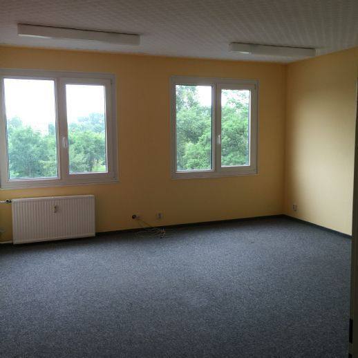 Büro oder Schulungsräume neben Kaufland, viele Parkplätze 15 zimmer