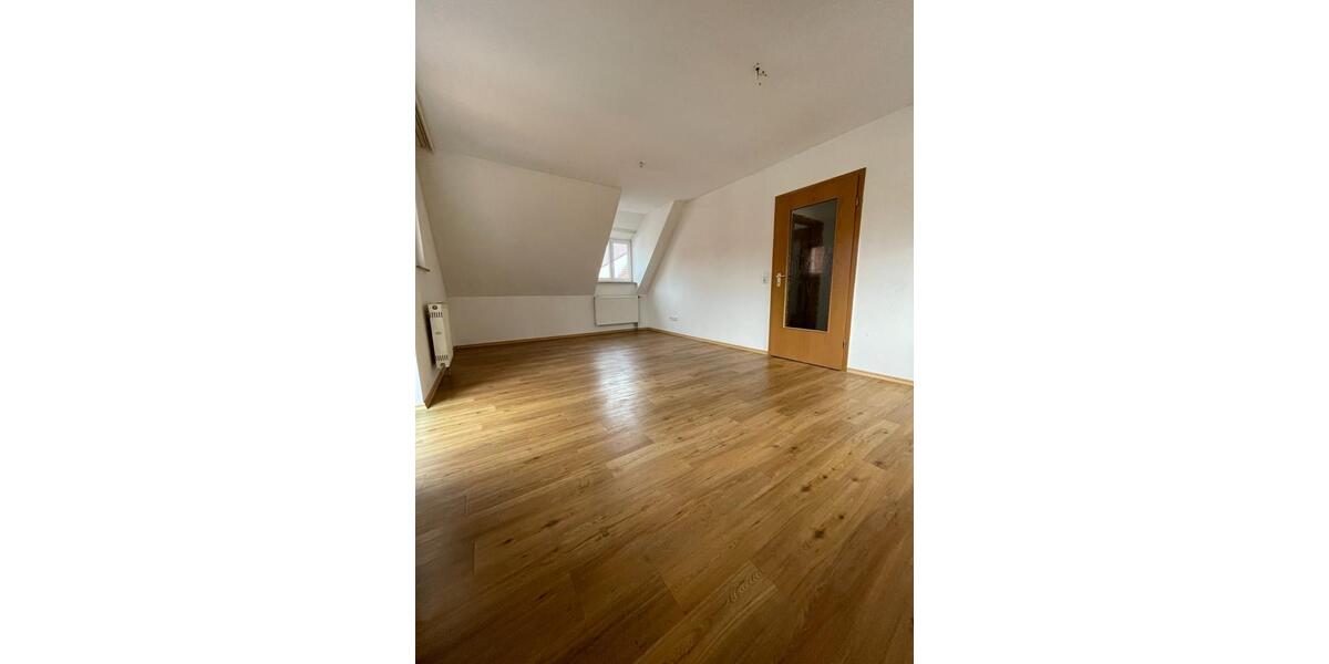 Dachgeschoßwohnung Nördlingen - 2.5 Zimmer, 75 m&sup2;, 750&euro; | Angebot:25759645