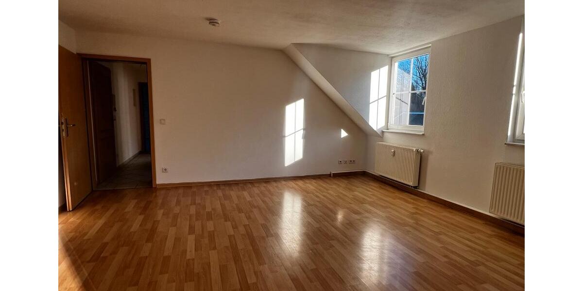 Dachgeschoßwohnung Döbeln - 3 Zimmer, 64 m&sup2;, 390&euro; | Angebot:25974081