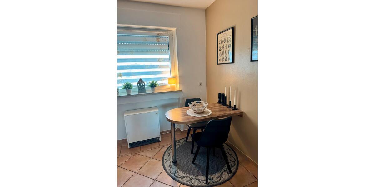 Helle, möblierte 2,5-Zimmer-Wohnung mit Südwest-Balkon 2.5 zimmer