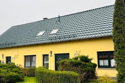 Dachgeschoss, 90 m², 3 Zimmer – Kamin, großer Balkon & Carport 3 zimmer