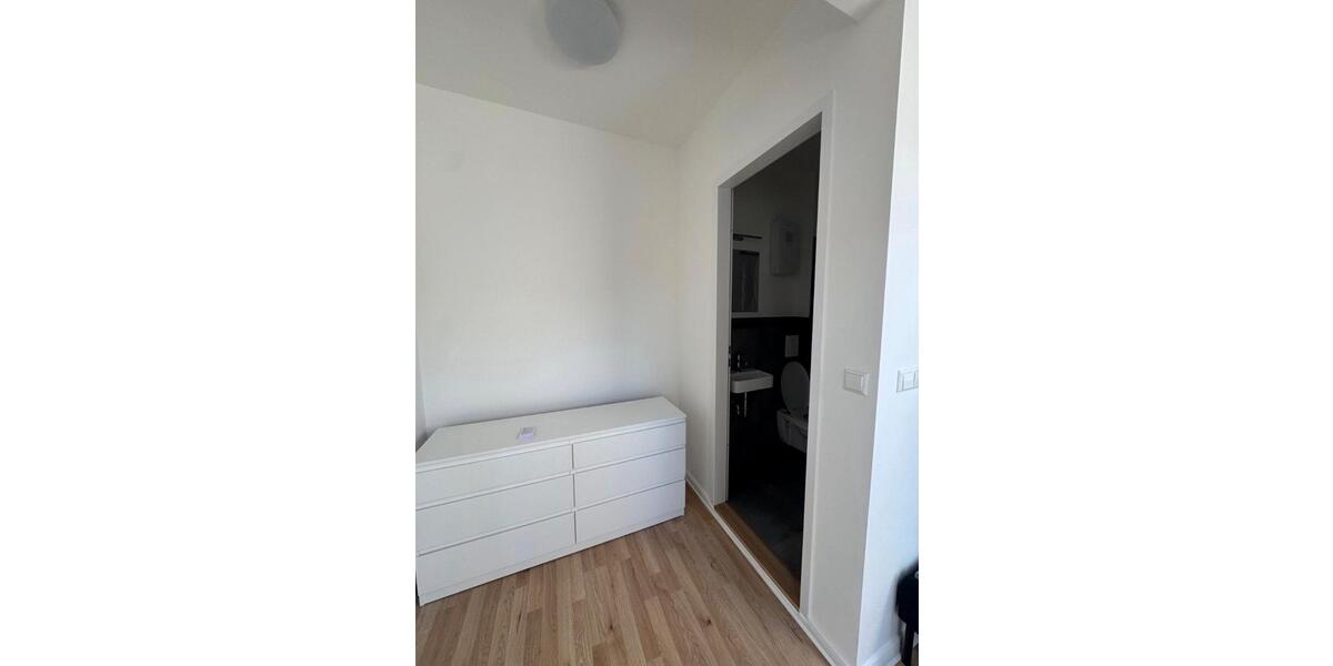 Dachgeschoßwohnung Berlin Neukölln - 1 Zimmer, 23 m&sup2;, 649&euro; | Angebot:25236036